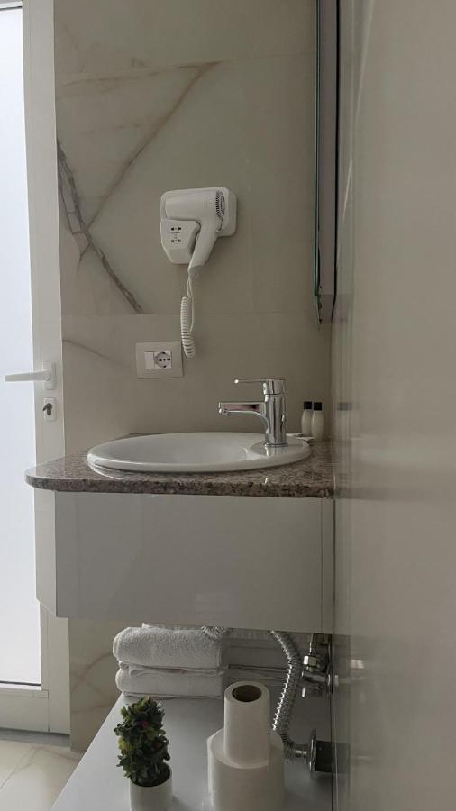 Hotel Ms Саранде Екстериор снимка